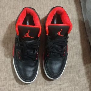 Jordan sneakers Crimson